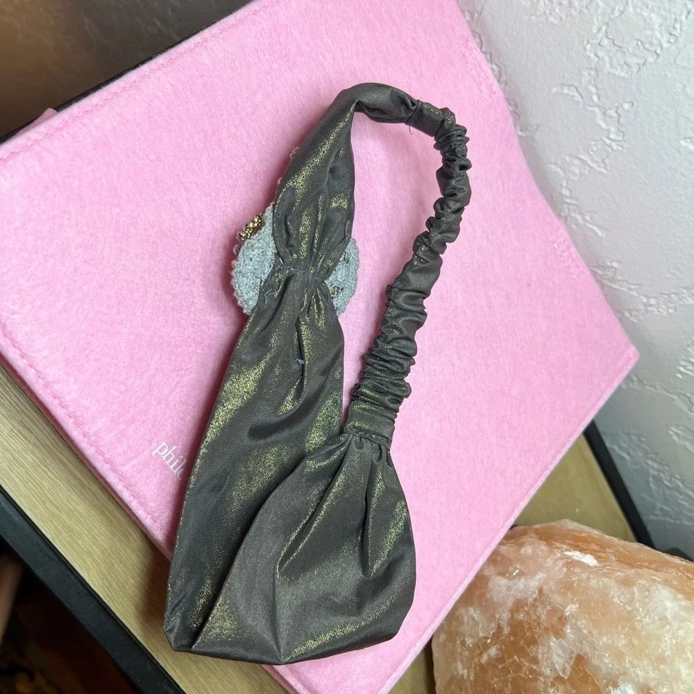 Headband, sparkling fabric and stunning brooch